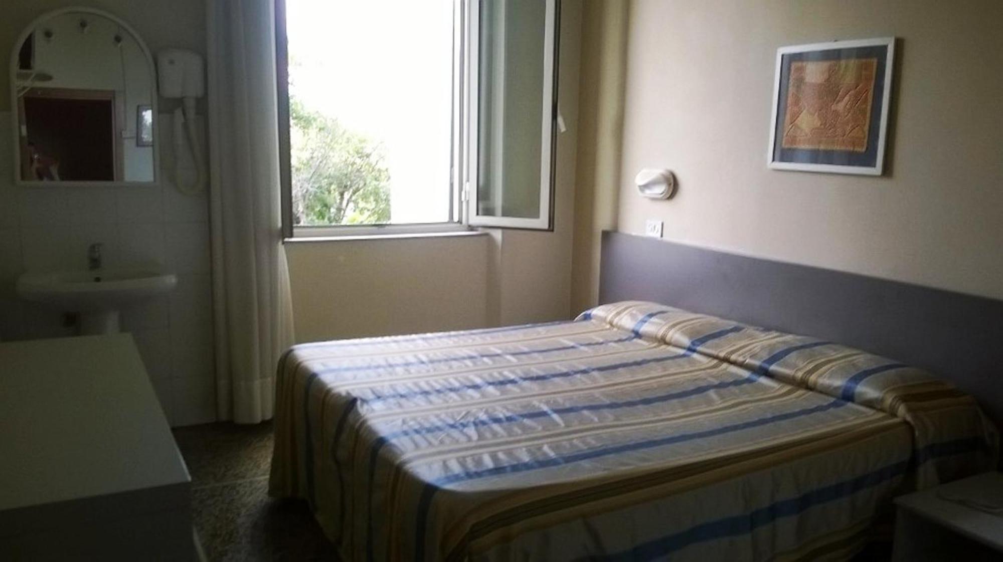 Hotel Moderno Пиза Стая снимка