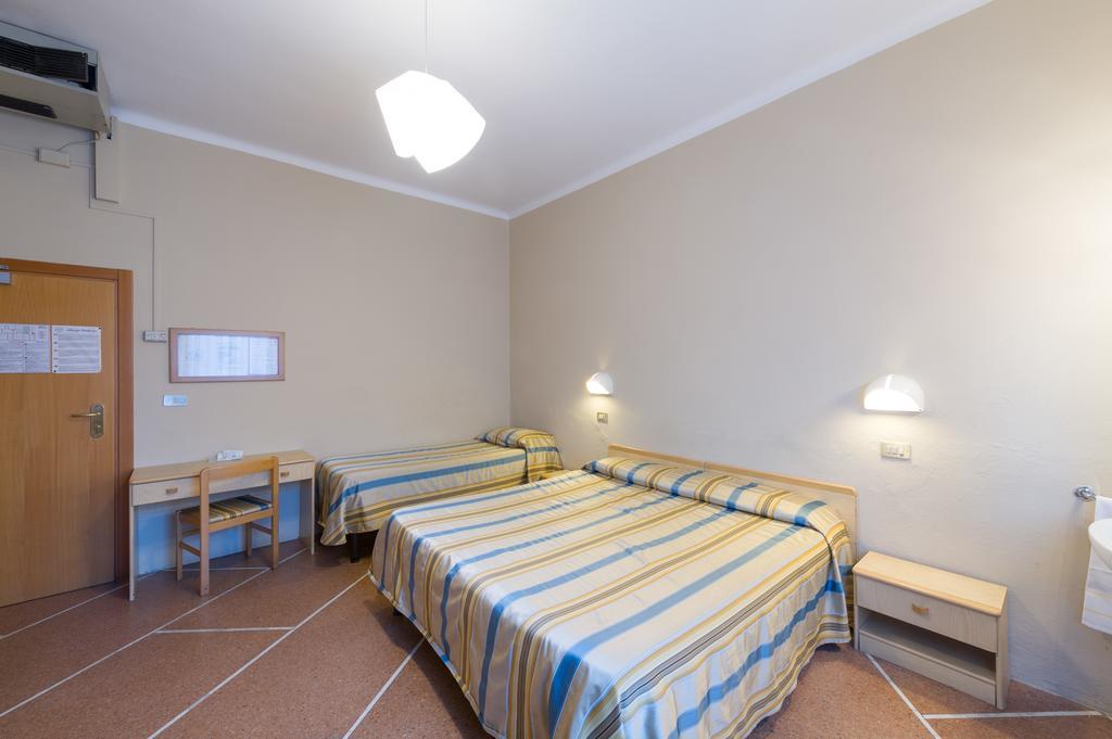 Hotel Moderno Пиза Екстериор снимка