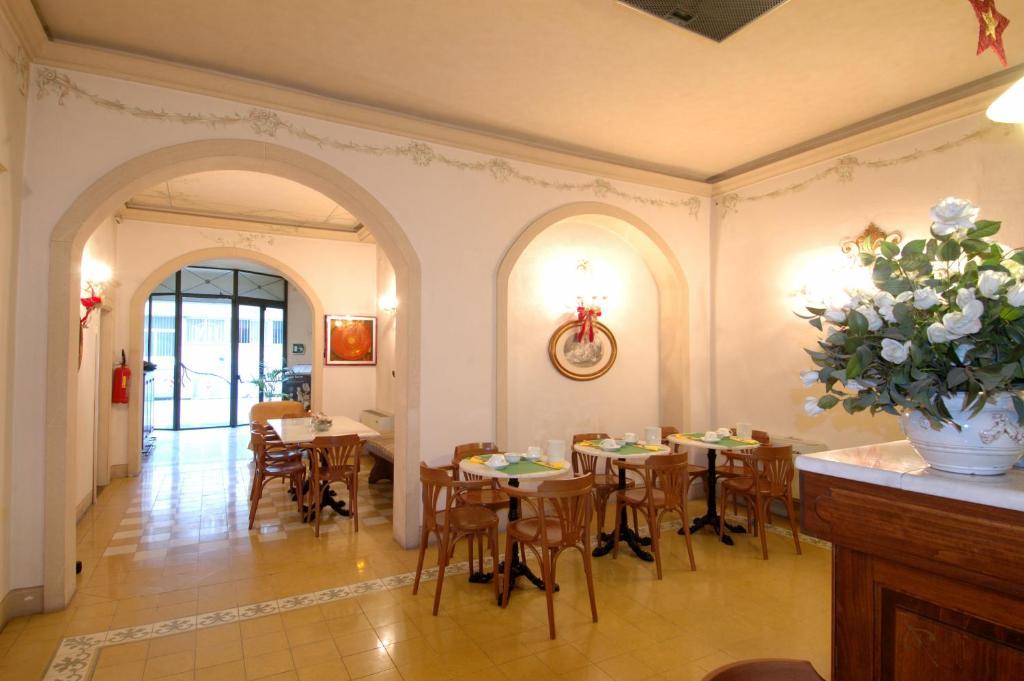 Hotel Moderno Пиза Екстериор снимка