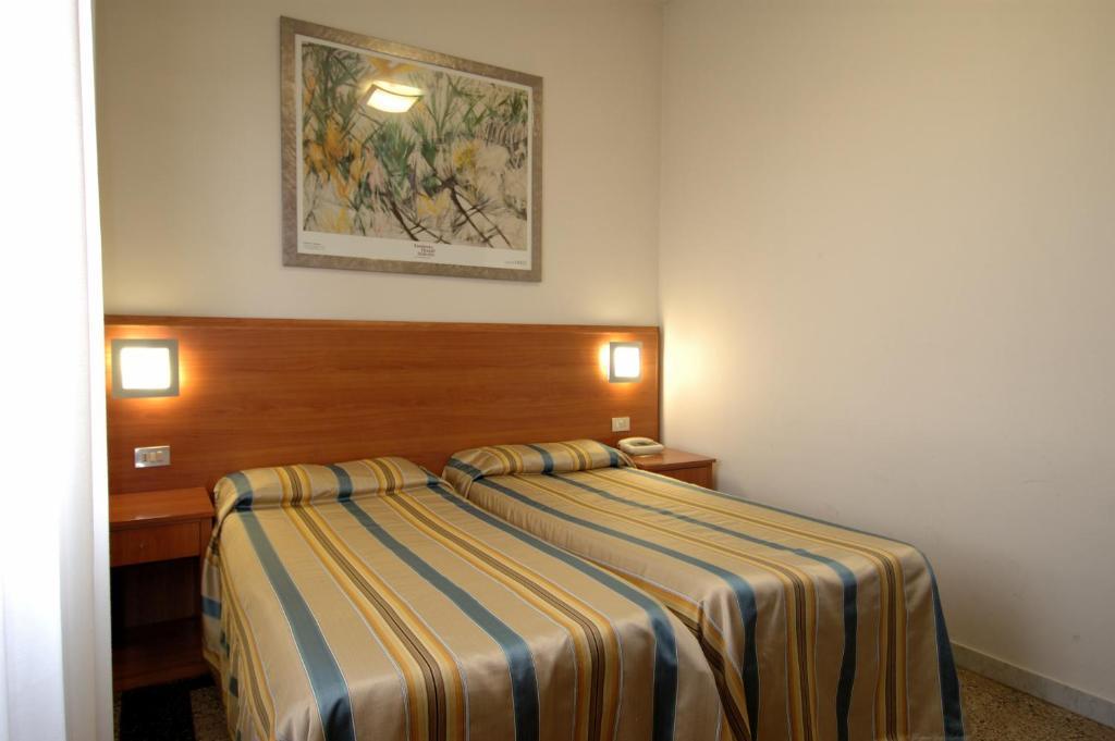 Hotel Moderno Пиза Стая снимка
