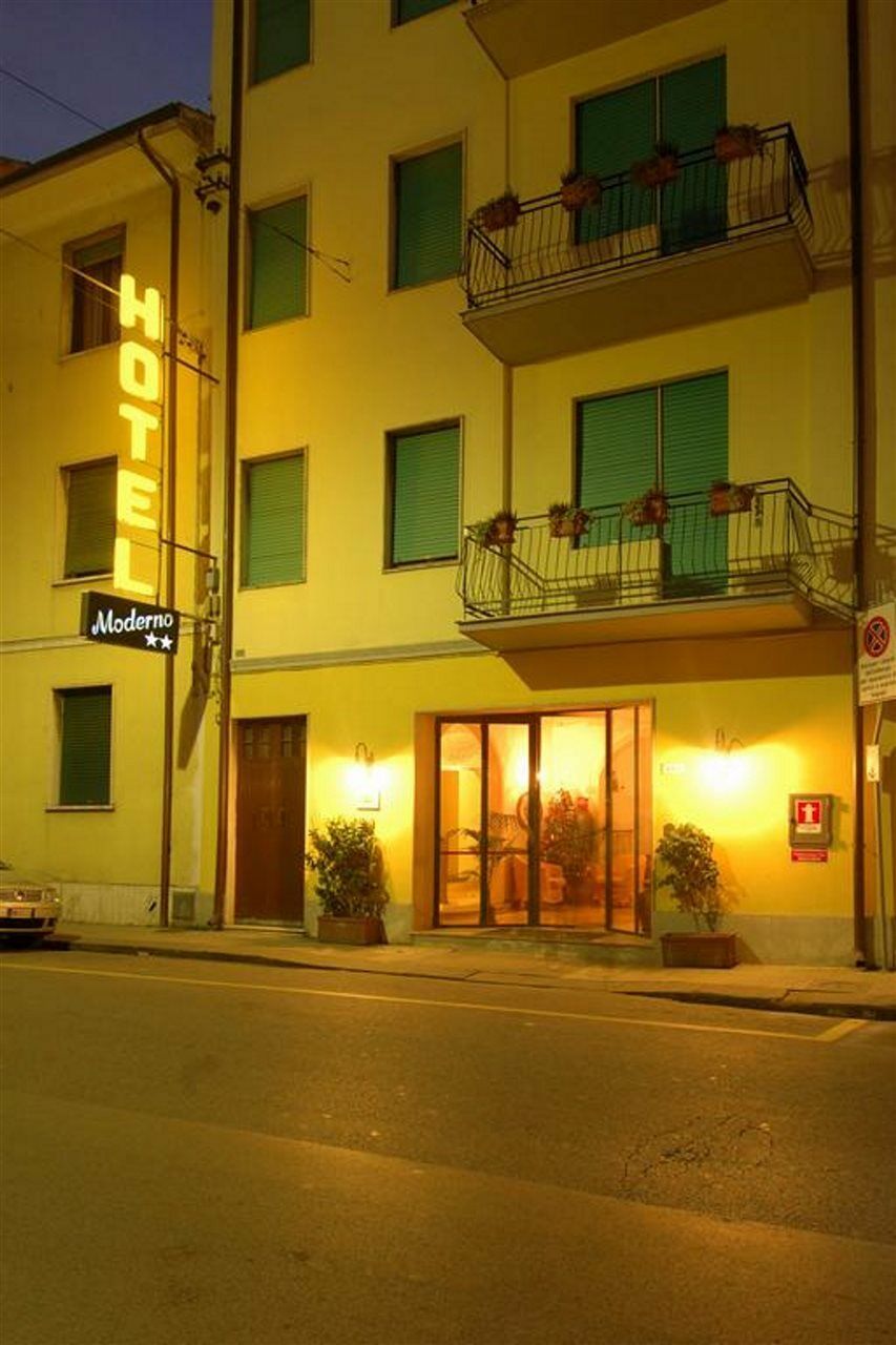 Hotel Moderno Пиза Екстериор снимка