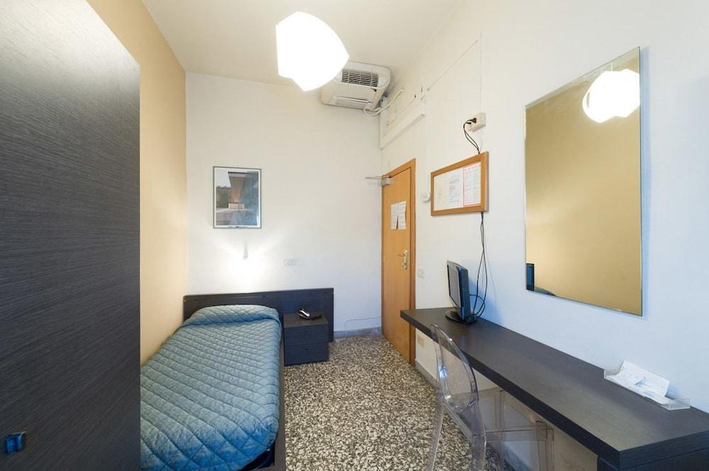 Hotel Moderno Пиза Екстериор снимка