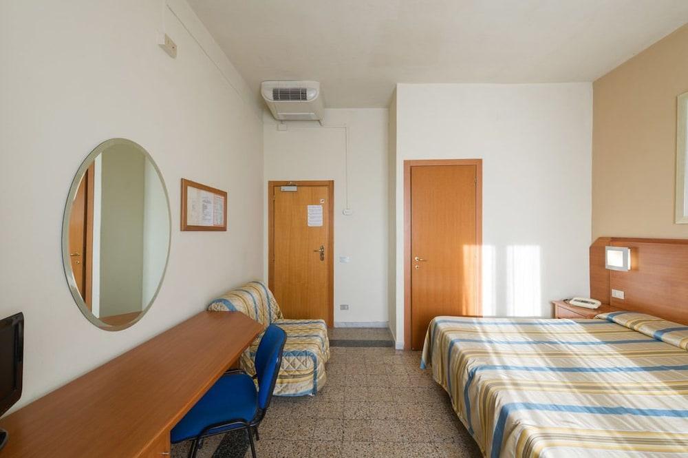 Hotel Moderno Пиза Екстериор снимка