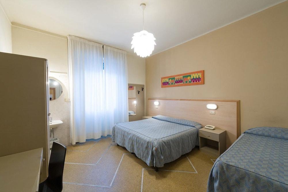 Hotel Moderno Пиза Екстериор снимка