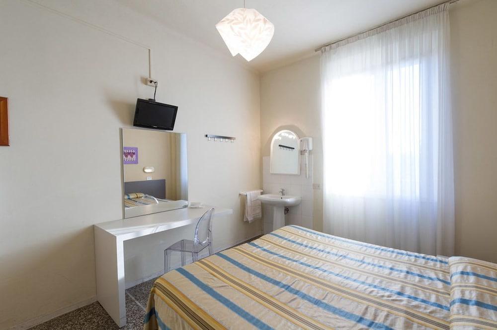 Hotel Moderno Пиза Екстериор снимка