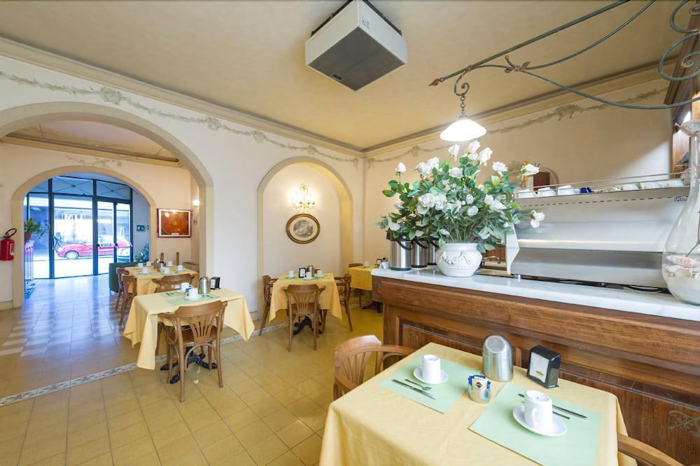 Hotel Moderno Пиза Екстериор снимка