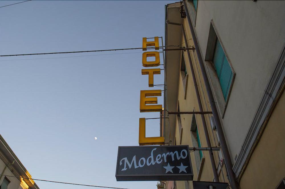 Hotel Moderno Пиза Екстериор снимка